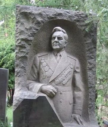 Бюст из гранита